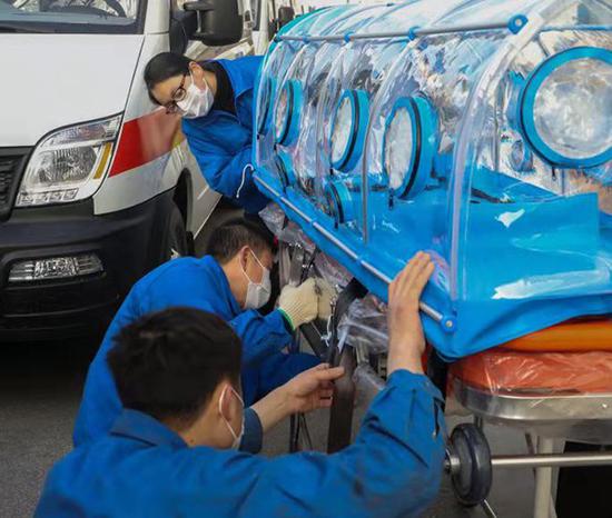 ������ͨ�Ĺ������ڼӰ�Ϲ� �Ϻ��о���ί��ͼ