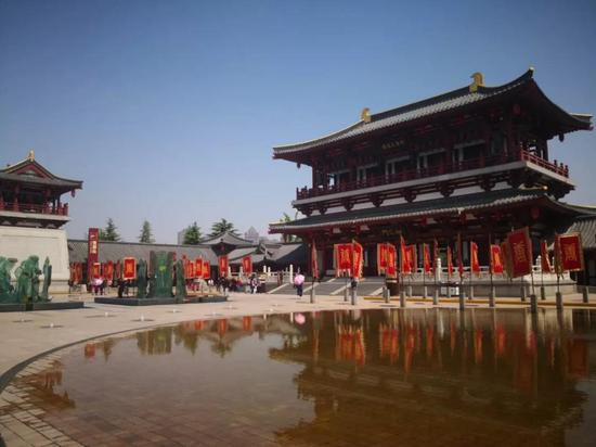 ���ǲɷõ��˼�λ�ο�